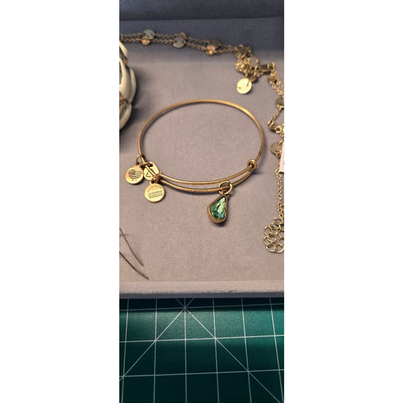 Jewelry bundle set long necklace earrings bracelets pre-owned - Picture 7 of 9